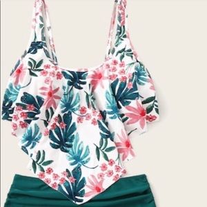 Tropical flowy top with ruched bottom